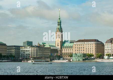 Rathaus in Binnenalster, Hamburg, Deutschland Stockfoto