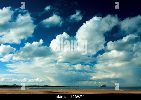 Belhaven Bay, Bass Rock und North Berwick Gesetz vom John Muir Weg, Dunbar, East Lothian Stockfoto