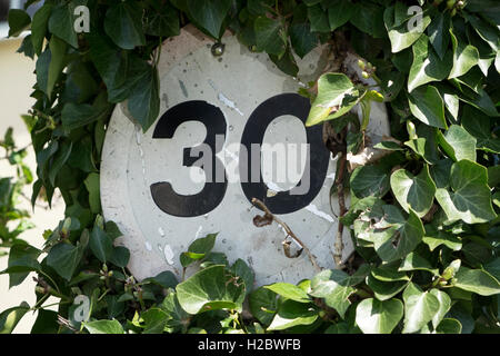 30 km/h Höchstgeschwindigkeit Zeichen Stockfoto