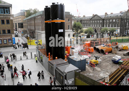 Baustelle in der Nähe der Shard auf St. Thomas St. Blick auf Kings College Guys Hospital Campus London SE1 UK KATHY DEWITT Stockfoto