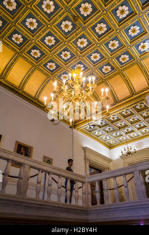 Decke über dem Präsidenten Treppe bei der Royal Society, London, England. Stockfoto