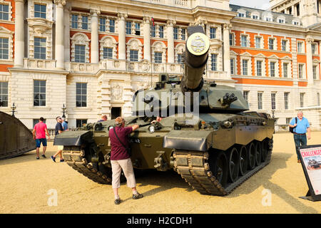 London, Großbritannien. 15. September 2016. An den 100. Jahrestag der ersten Verwendung eines Tanks im Krieg in der Schlacht an der Somme am 15 Mark Stockfoto