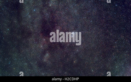 Universum Astronomie Foto: Milchstraße im Sternbild Perseus mit Double Star Cluster Chi-H bestehend aus 15.000 Sterne Stockfoto