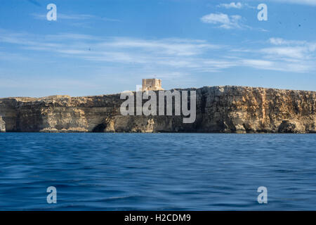 Einsame Hütte am Ufer des Malta. Blick von der vorbeifahrenden Schiff Stockfoto