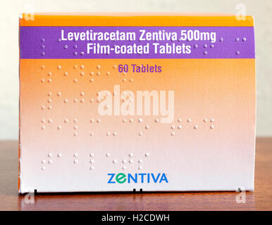 Stock Foto einer Kiste Levetiracetam Tabletten, ein Anti-Krampfstoff, von Zentiva. Braille auf der Vorderseite der Schachtel. NB Dies ist ein Stock Foto, NICHT ein Verkauf der m Stockfoto