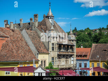 Alten Mietshaus im Hermann-Oberth-Platz im historischen Zentrum von Sighisoara Stadt, Region Transsilvanien in Rumänien Stockfoto