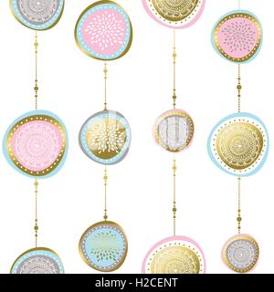 Weihnachten Musterdesign mit Hand gezeichnet Boho Schmuck Illustrationen in Goldfarbe, Urlaub Dekoration auf weißem Hintergrund. Stock Vektor