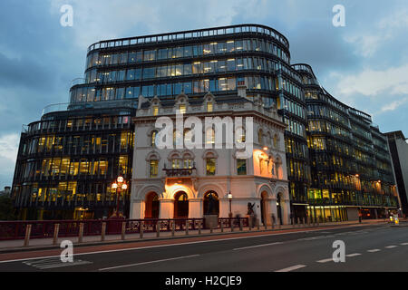 60 und 52 Holborn Viaduct, London EC1, Vereinigtes Königreich Stockfoto