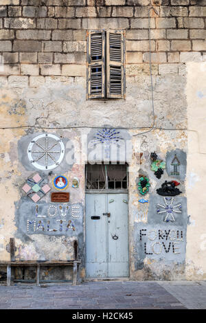 bunte Wand-Dekoration in Marsaxlokk, Malta Stockfoto