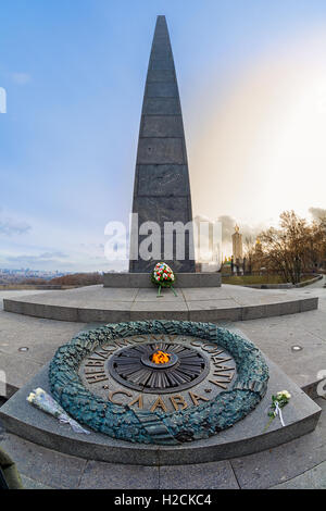 Denkmal für den unbekannten Soldaten in Kiew. Foto-fisheye-Objektiv Stockfoto