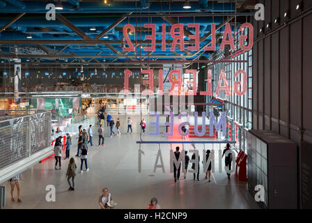 Das Innere des Centre Pompidou in Paris, Frankreich Stockfoto