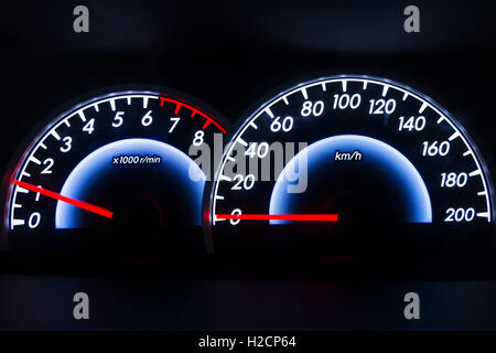 Nahaufnahme von Tacho Auto Stockfoto