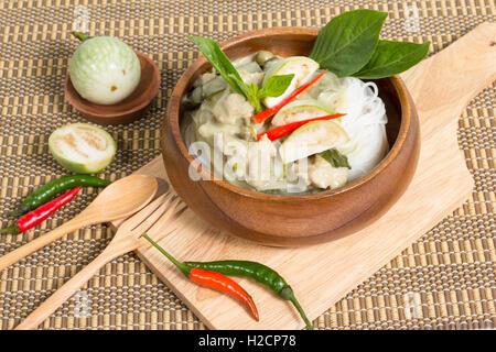 Green Curry mit Huhn, thailändisches Essen Stockfoto