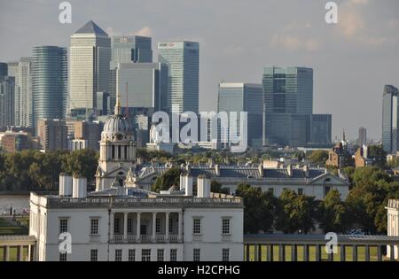 Darstellung klassischer und moderner Architektur befindet sich entlang der Themse, zu fotografieren, wie aus alten Royal Observatory Greenwich Stockfoto