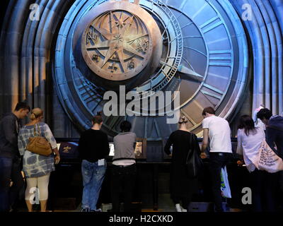 Das Making of Harry Potter Warner Bros Studio Tour, London. Hogwarts-Turmuhr Stockfoto