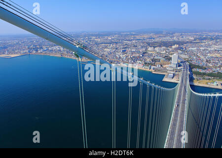 Akashi-Kaikyo-Brücke Kobe von oben betrachten Stockfoto