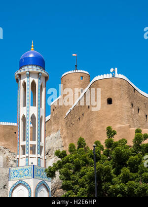 Al Khor Mosque oder Masjid al-Khor, vor Al Mirani Fort, Muscat, Oman Stockfoto