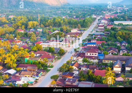 Luftaufnahme der Stadt, Vang Vieng, Provinz Vientiane, Laos Stockfoto