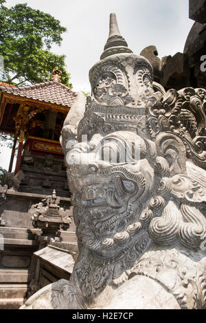 Indonesien, Bali, Payangan, Buahan Dorf, Pura Nataran Sangyang Tega Barong Bewachung neue Hindu-Tempel Stockfoto