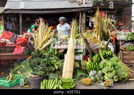 Indonesien, Bali, Payangan, Pasar, Day-Markt, am Straßenrand Obst und Gemüse stand im Ansatz Kuningan Festival Stockfoto