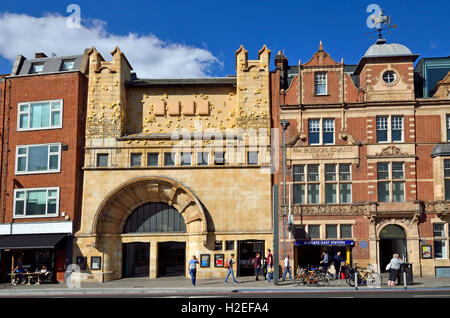 London, England, Vereinigtes Königreich. Whitechapel Gallery (ehemals Passmore Edwards Library) Mile End unterwegs. Stockfoto