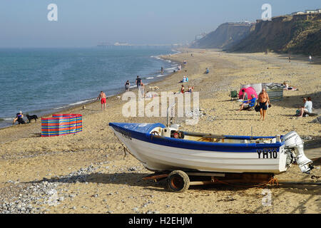 Der Strand von East Runton, Norfolk an einem warmen und sonnigen Tag Anfang September Stockfoto