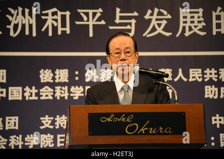 Tokio, Japan. 27. Sep, 2016. Ehemaligen japanischen Premierminister Yasuo Fukuda spricht während des 12. Beijing-Tokyo-Forums in Tokio, Japan, 27. September 2016. Das 12. Forum in Beijing-Tokio startete Dienstag in Tokio, mit über 600 Experten, ehemalige Beamte und Vertreter des Privatsektors aus China und Japan über wichtige Fragen, die die bilateraler Beziehungen in dem Bemühen zur Verbesserung der Beziehungen und Unterschiede zu überbrücken. © Hua Yi/Xinhua/Alamy Live-Nachrichten Stockfoto