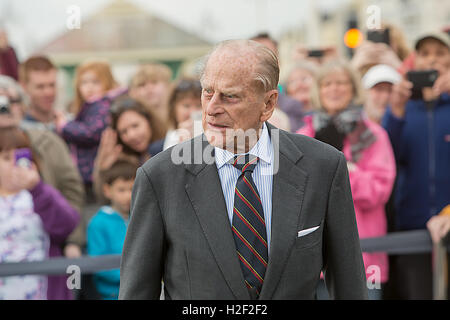 Seine königliche Hoheit Prinz Philip besuchen i360 British Airways, Brighton, Kingsway, East Sussex, UK. 28. Oktober 2016 Stockfoto