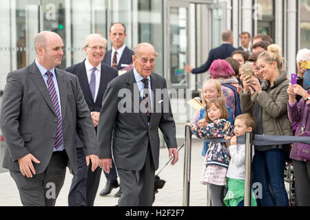 Seine königliche Hoheit Prinz Philip besuchen i360 British Airways, Brighton, Kingsway, East Sussex, UK. 28. Oktober 2016 Stockfoto