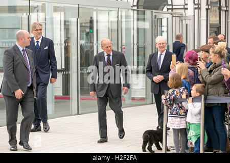 Seine königliche Hoheit Prinz Philip besuchen i360 British Airways, Brighton, Kingsway, East Sussex, UK. 28. Oktober 2016 Stockfoto