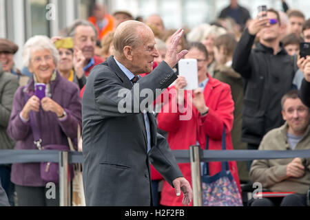 Seine königliche Hoheit Prinz Philip besuchen i360 British Airways, Brighton, Kingsway, East Sussex, UK. 28. Oktober 2016 Stockfoto