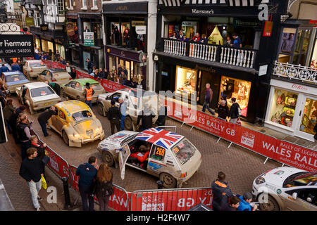 Chester, UK. 28. Oktober 2016. Wales Rallye GB. Am Ende des ersten Tages, Autos konkurrieren in die WRGB National Rally Fahrt durch Chester Stadtzentrum entfernt. Bildnachweis: Andrew Paterson/Alamy Live-Nachrichten Stockfoto