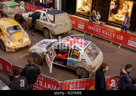 Chester, UK. 28. Oktober 2016. Wales Rallye GB. Am Ende des ersten Tages, Autos konkurrieren in die WRGB National Rally Fahrt durch Chester Stadtzentrum entfernt. Bildnachweis: Andrew Paterson/Alamy Live-Nachrichten Stockfoto