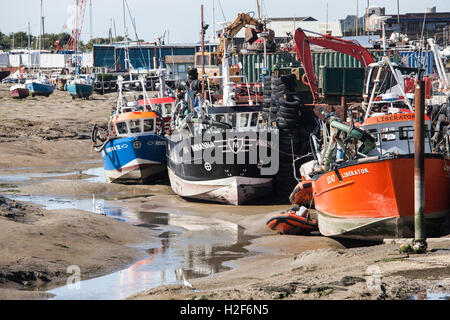 Herzmuschel Boote am Meer bei Leigh Essex England Stockfoto