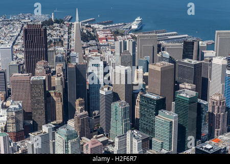 Die Innenstadt von San Francisco Stadtblick und Wasser Luft. Stockfoto