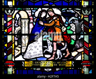 London, England, Vereinigtes Königreich. Kirche St Einkaufsmöglichkeiten in Ely Platz. Glasmalerei-Fenster: psalm 112 "die Generation der gerechten... Stockfoto