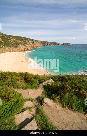 Weg und Treppe Porthcurno Strand an einem sonnigen Herbsttag in Cornwall, England. Stockfoto