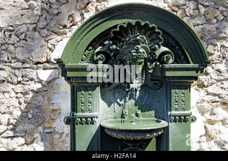 Paris Frankreich, grüne gusseiserne Brunnen Stockfoto