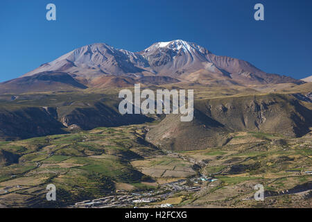 Kleine Stadt von Putre auf dem Altiplano im Norden Chiles. Stockfoto