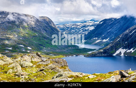 Blick auf See Djupvatnet vom Dalsnibba Berg in Norwegen Stockfoto
