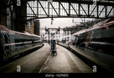 Virgin express Personenzüge stehend an der Glasgow Central Station von London Euston Stockfoto