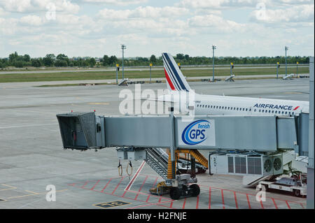 Kiew, Ukraine -15 August 2016: ein Airbus A319 Jet-Flugzeug von Air France KLM (AF) ist an der Pforte an der Boryspil Flughafen geparkt Stockfoto