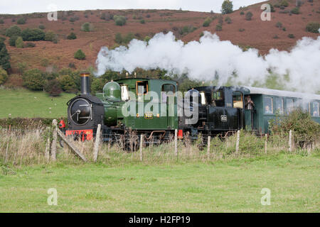 Welshpool und Llanfair Eisenbahnen Gräfin und Earl doppelte Überschrift einen Dampfzug Stockfoto