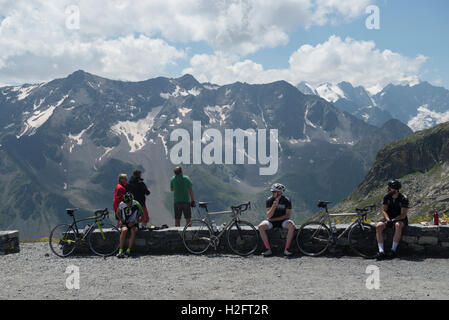 Radfahrer auf dem Col de Galibier, Französische Alpen, Provence-Alpes-Côte d ' Azur, Frankreich Stockfoto