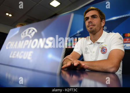 Madrid, Spanien. 27. Sep, 2016. Bayern Spieler Philipp Lahm besucht eine Pressekonferenz vor UEFA-Champions-League-Spiel gegen FC Bayern München. Bildnachweis: Jorge Sanz/Pacific Press/Alamy Live-Nachrichten Stockfoto