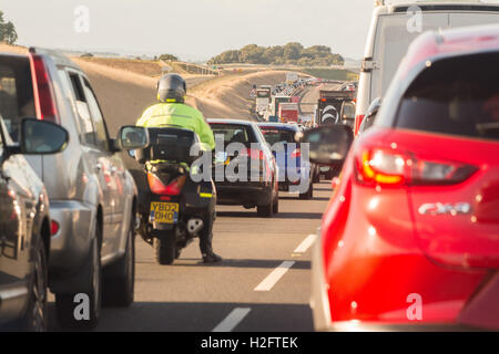 Warteschlangen Verkehr auf der Autobahn A1 (m) aufgrund von Straßenarbeiten Verbesserung - Richtung Norden in Richtung Scotch Corner Stockfoto