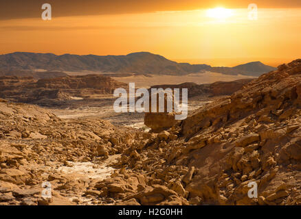 Ägypten-Sinai Wüste Ansicht Rocky hills blauen Himmel Stockfoto