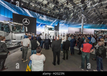 Mercedes Benz Actros Straße Effizienz LKW Präsentation Stockfoto