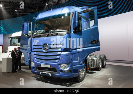 Mercedes Benz Actros 2648 LS-Auflieger-LKW Stockfoto