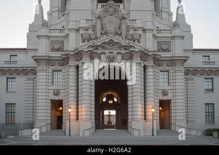 Fassade des Rathauses Pasadena in Kalifornien, USA. Stockfoto